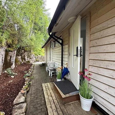 With 5 Bedrooms, Great View And Garden Semesterbostad *