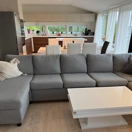 بيت للعطل With 5 Bedrooms, Great View And Garden برغن