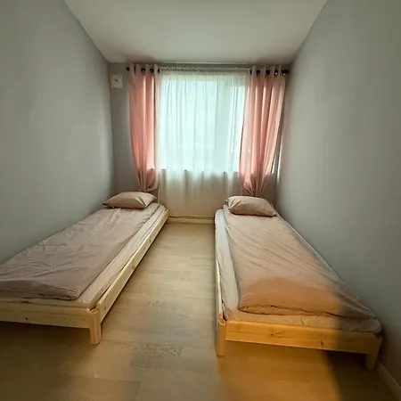 With 5 Bedrooms, Great View And Garden برغن