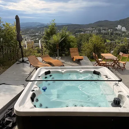 Casa de Férias With 5 Bedrooms, Great View And Garden