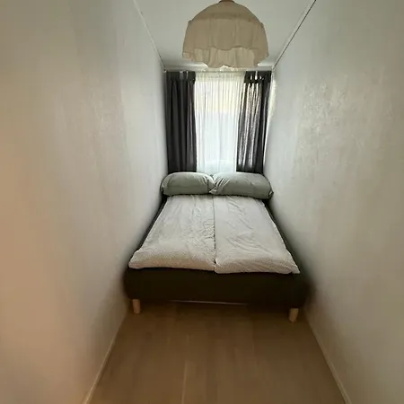With 5 Bedrooms, Great View And Garden Casa de Férias Bergen