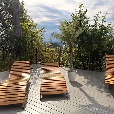 Casa de Férias With 5 Bedrooms, Great View And Garden Bergen