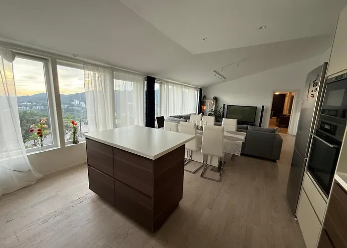 With 5 Bedrooms, Great View And Garden *