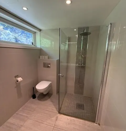 With 5 Bedrooms, Great View And Garden Dom wakacyjny Bergen