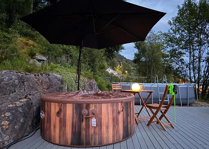 度假居 With 5 Bedrooms, Great View And Garden