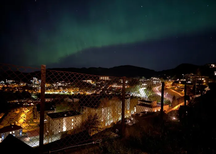 With 5 Bedrooms, Great View And Garden Dom wakacyjny Bergen