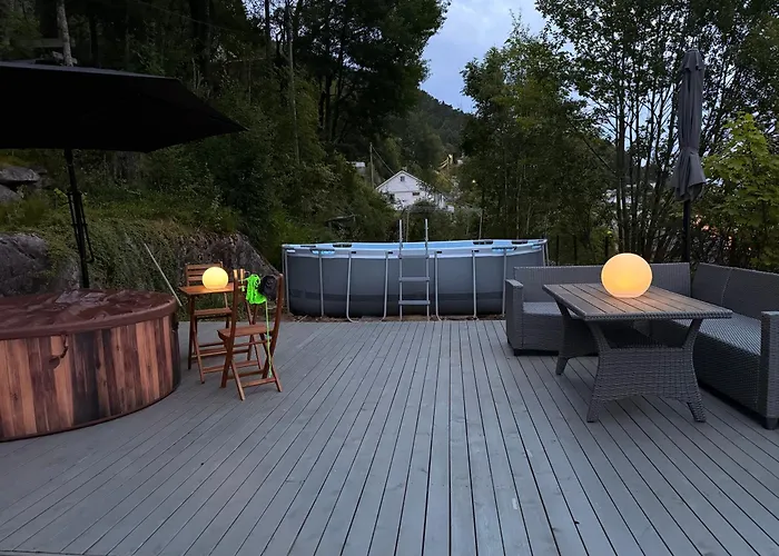 With 5 Bedrooms, Great View And Garden Dom wakacyjny *